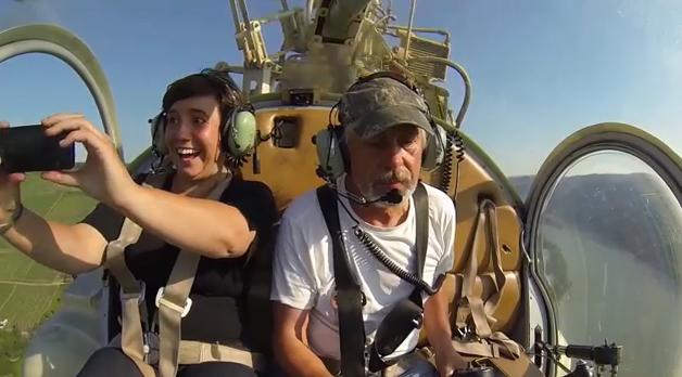 Bloggerin von oben: Jessica Schobers Hubschrauberflug gibt es auf Youtube zu sehen. Screenshot: Youtube.